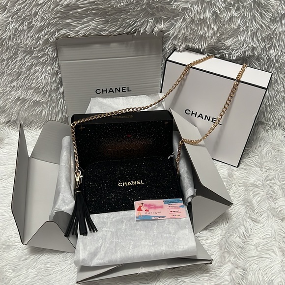Chanel Crossbody Cosmetic Bag - Picture 2 of 14